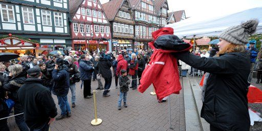 A red winter jacket is offered to passers-by to exchange at the gift exchange fair in Celle, Germany, 26 December 2013. People can exchange their unwanted Christmas gifts with other people at the fair. Photo: Peter 