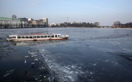 A cruise vessel is pictured on the ice covered inner Alster in Hamburg, Germany, 26 January 2014. Photo: AXEL HEIMKEN\/