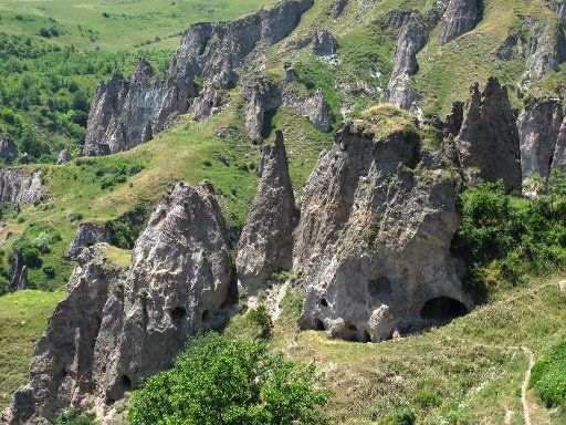 A view of the cave dwellings in the mountain village of Khndzoresk, Armenia, 26 June 2014. The cave village with its bizarre rock formations situated in a picturesque valley was inhabited until the middle of the 20th century. Photo: Jens Kalaene\/dpa ...