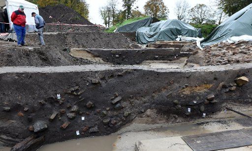 A view of the most recent excavation site in Dannewerk, Germany, 5 November 2014. The findings on the premises are prove that the most southern Danish settlements are older than previously thought, dating back to around 500 BC. Photo: Carsten Rehder\/...