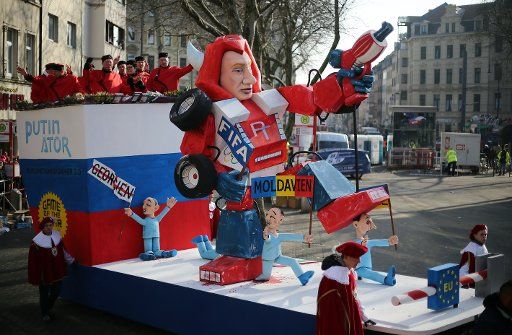 A parade float depicting Russian President Putin in the traditional Rosenmontag (lit. Rose Monday) parade, the highlight of carnival, in Cologne, Germany, 16 February 2015. Photo: OLIVER 