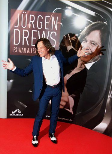 German singer Juergen Drews poses on the red carpet as he arrives for his 70th birthday celebration at Hofbraeu Haus in Berlin, Germany, 02 April 2015. Photo: Xamax - NO WIRE SERVICE -