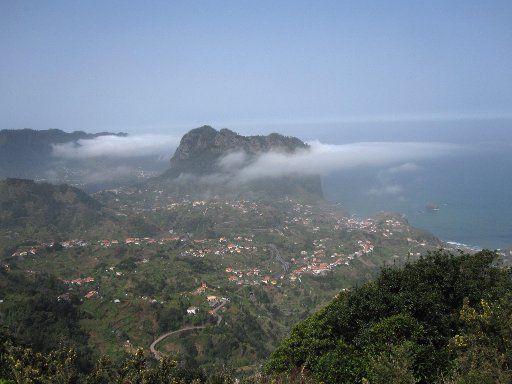 A view of the Eagele Rock, Penha de Aguia, surrounded by clouds on Madeira in Portela, Portugal, 09 March 2015. Photo: Jens Kalaene - NO WIRE SERVICE -