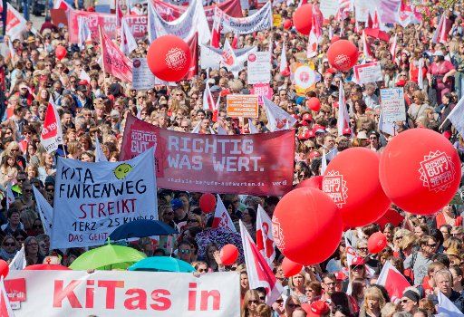 Several thousand day-care center employees rally for a new collective agreement in the city center of Offenbach, Germany, 20 Aprik 2015. Many day-care centers in Germany remained closed because of the token strikes. Photo: Boris Roessler\/