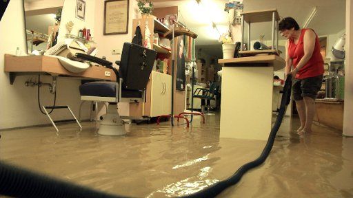 A hair salon is flooded after stormy weather with heavy rainfall in Schkoelen, Germany, 14 August 2015. Photo: Bernd Maerz\/