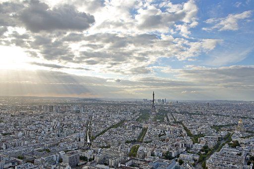 View of the city centre of Paris, France, 16 August 2015. The photo was taken from the skyscraper Tour Maine-Montparnasse and was created from three different images as a High Dynamic Range image. Photo: Kevin Kurek\/dpa - NO WIRE SERVICE -