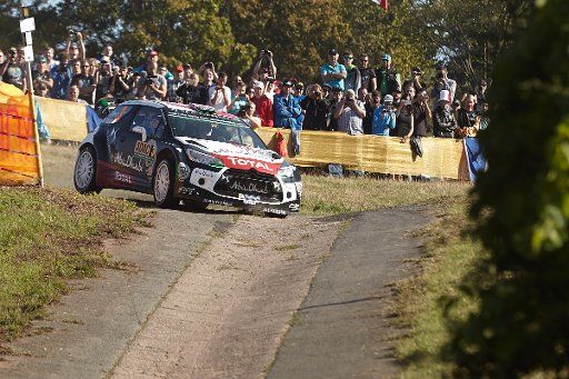 Kris Meeke of Britain and Paul Nagle of Ireland drive their Citroen DS3 WRC as they pass the shakedown near Konz during the 9th run of the Rally Germany world cup in Konz, Germany, 20 August 2015. Photo: THOMAS FREY\/
