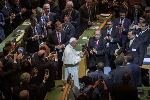 Pope Francis arrives in the plenum for the 70th United Nations General Assembly in New York, 25 September 2015. PHOTO: MICHAEL KAPPELER\/