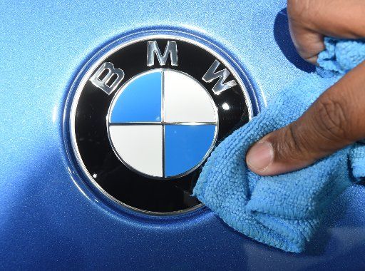 A BMW logo seen during the second press day at the North American International Auto Show (NAIAS) in Detroit, Michigan, USA, 12 January 2015. Photo: ULI DECK\/