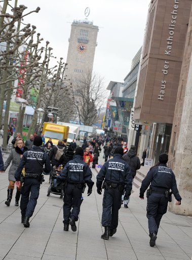 Uniformed police in teh city centre of Stuttgart, Germany, 23 March 2016. Police presence has been increased following the terrorist attacks in Brussels. PHOTO: PHILIP SCHWARZ\/