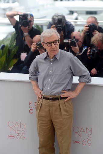 Woody Allen attends the photocall of Cafe Society at the 69th Annual Cannes Film Festival at Palais des Festivals in Cannes, France, on 11. May 2016. Photo: Felix Hoerhager\/dpa - NO WIRE SERVICE-