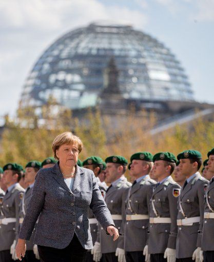 Chancellor Angela Merkel (CDU) walking past the honrary guard before the arrival of the Latvian Prime Minister at the chancellery in Berlin, Germany, 29 April 2016. PHOTO: KAY NIETFELD\/