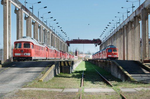 Diesel engines of the type DB 233, a Soviet production, standing on the Bahn grounds Sassnitz-Mukran on Ruegen island, Germany, 21 April 2016. PHOTO: STEFAN SAUER\/