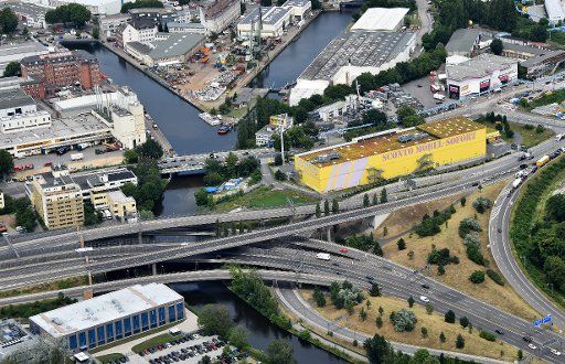 A picture dated 16 June 2016 and taken out of a zeppelin shows the motorway junction Grade Strasse in the borough of Kreuzberg in Berlin, Germany, 16 June 2016. Photo: Bernd Settnik\/