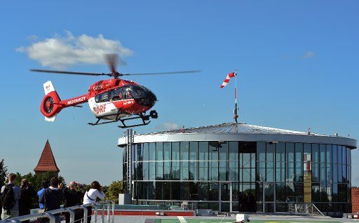 The helicopter "Christoph Berlin" arriving on the roof of the accident hospital in Berlin-Marzahn, Germany, 4 July 2016. The new type H145 helicopter of the German air rescue (DRF) is now in operation. PHOTO: BRITTA PEDERSEN\/