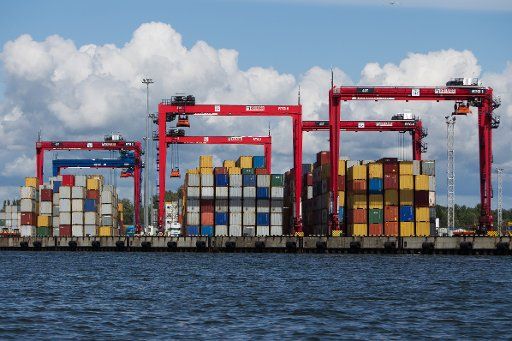 Containers are stored in the habour area of Kaliningrad, Russia, 09 June 2016. Photo: Alexander Podgorchuk\/