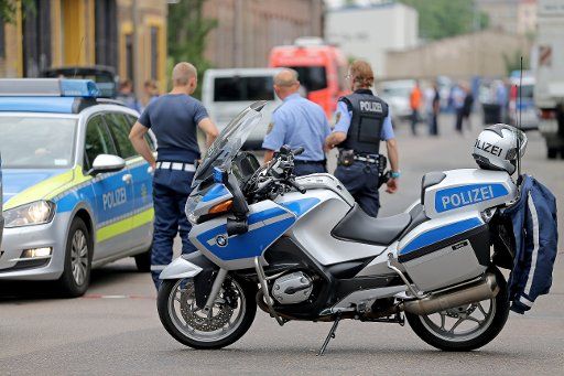 Police officers block a road after the suspected discovery of a WWII bomb during excavation work, in Leipzig, Germany, 21 July 2016. PHOTO: JAN WOITAS\/