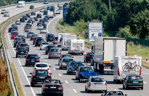 Holiday makers are stuck in a traffic jam on the Autobahn motorway 1 in the direction of the Baltic sea near to Bad Oldesloe in Germany, 24 July 2016. Photo: MARKUS SCHOLZ\/