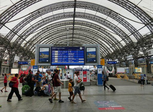 Inside the main station in Dresden, Germany, 30 July 2016. PHOTO: JENS KALAENE\/