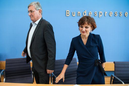 Party leaders of Die Linke, Katja Kipping (r) and Bernd Riexinger (l), arrive at a press conference in the wake of the Berlin House of Representatives elections in Berlin, Germany, 19 September 2016. PHOTO: BERND VON JUTRCZENKA\/
