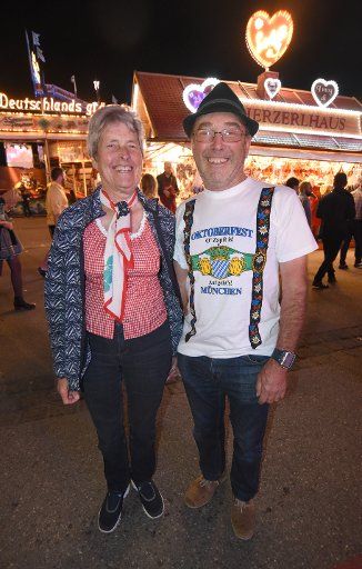Robert and Ruth Keys from Wales posing at the Oktoberfest in Munich, Germany, 28 September 2016. The 183rd Oktoberfest continues until 3 October 2016. PHOTO: FELIX HOERHAGER\/