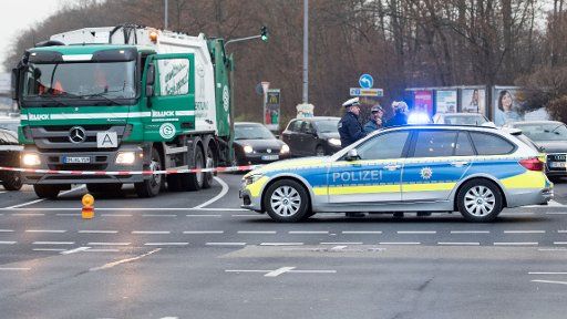 Police forces close down a road leading towards the district of Deutz in Cologne, Germany, 12 December 2016. An aircraft bomb from World War II was found in the area between the station Koeln-Deutz and the fair grounds. Several thousands of people ...
