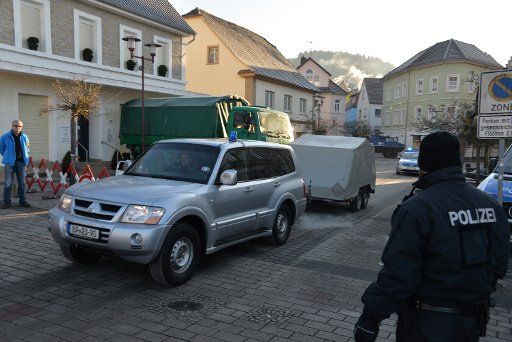 Police vehicles remove explosives in specially designed containers in Lauterecken, Germany, 06 January 2017. Police started removing over 100 kilos of explosive materials on Friday morning. Photo: Harald Tittel\/