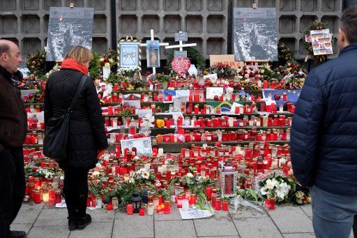 Candles and flowers laid in memory of the victims of a terror attack on a Berlin Christmas market lie on te sidewalk outside the Kaiser Wilhelm Memorial Church in Berlin, Germany, 05 February 2017. Anis Amri drove a truck into the busy market on the ...