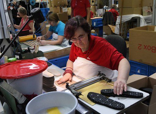 Employees of "Pedag International" produce slip-ins for shoes in Koenigs Wusterhausen, Germany, 22 February 2017. The company was founded in 1955 in Berlin and currently employs 160 workers, exporting its products to over 50 countries. Photo: Bernd ...