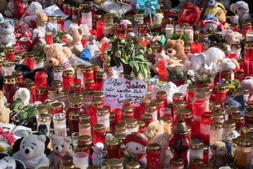 Numerous candles and plush toys remember the murdred nine-year-old Jaden in Herne, Germany, 12 March 2017. The double murder in Herne is related to a distinct narcissism, a psychologist explains. This is indicated in the fact that the murderer ...