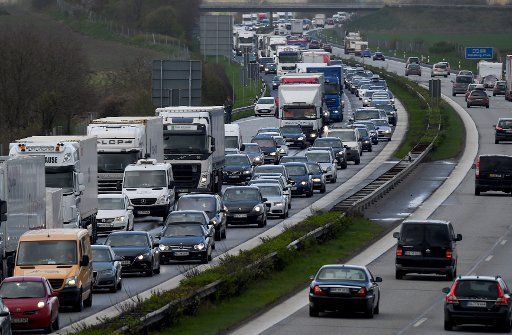 View of a traffic jam cuased by an accident on the motorway A7 towards south near Owschlag, Germany, 13 April 2017. Numerous traffic jams are expected on the motorways due to the Easter holiday traffic. Photo: Carsten Rehder\/