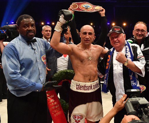 Arthur Abraham wins the the World Championships qualification super middle weight boxing fight between Abraham (Germany) and Krasniqi (Germany) at the fair in Erfurt, Germany, 22 April 2017. Photo: Martin Schutt\/dpa-Zentralbild\/
