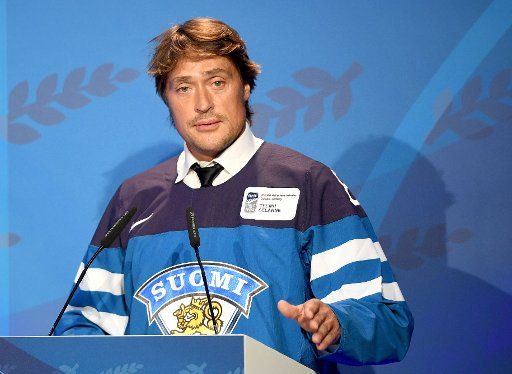 Former Finnish ice hockey player Teemu Selanne speaks during an event on the occassion of the induction of new members into the ice hockey hall of fame of the International Ice Hockey Federation (IIHF) in Cologne, Germany, 21 May 2017. Photo: Monika ...