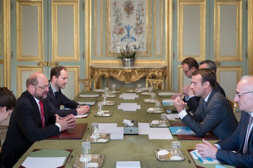 Candidate for Chancellor and SPD chairman Martin Schulz (L) meeting with French President Emmanuel Macron (2nd from right) in the Elysee Palace in Paris, France, 20 July 2017. Photo: Maurice Weiss\/POOL Stern\/