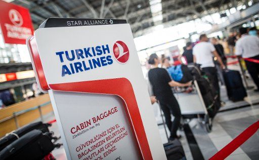 Passengers of a flight of Turkish Airlines to Istanbul stand at the Check-In to drop off their bags at Stuttgart Airport, Germany, 21 July 2017. Photo: Christoph Schmidt\/