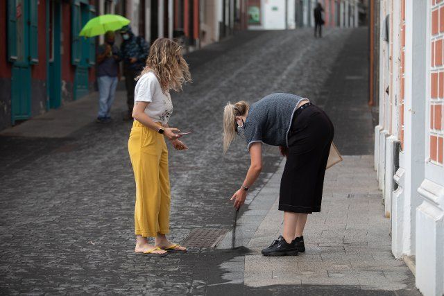 A shower of ash falls on Santa Cruz de La Palma, to 26 September 2021, in Santa Cruz de La Palma, La Palma, Canary Islands (Spain). The volcanic eruption that began last September 19 in the area of Cumbre Vieja, on the island of La Palma, has completed at 15.00 hours this Sunday a week active leaving so far almost 6,000 residents evacuated and about 400 buildings and infrastructure damaged or lost. In this sense, the administrations have launched the necessary initiatives to address the housing emergency for families who have lost their homes. It is estimated that there could be some 400 damaged or partially damaged buildings\/infrastructure within the perimeter of the lava flows -- this figure includes houses, farm buildings, swimming pools or reservoirs, as well as other facilities yet to be defined --. 26 SEPTEMBER 2021;ERUPTION;LA PALMA;EVACUEES;VOLCANO Kike RincÃ³n \/ LagenciaEP 09\/26
