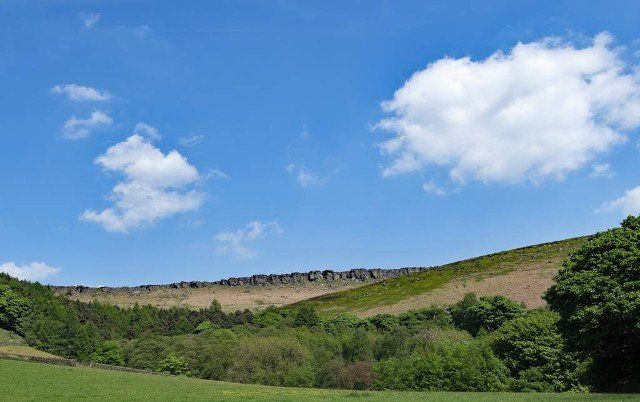 Situated north of Hathersage, Stanage Edge is a popular place for walkers and for rock climbing with stunning views of the Dark Peak moorlands and the Hope Valley. The gritstone edge stretches for approximately 4 miles.