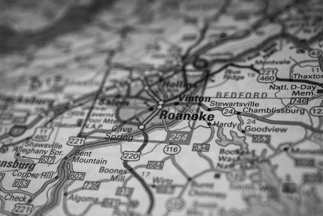 Roanoke on USA map background
