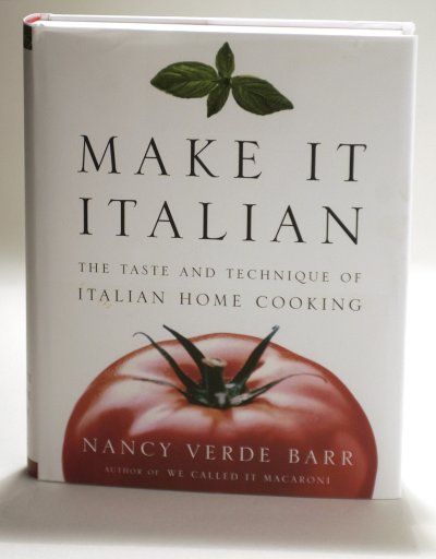 KRT FOOD STORY SLUGGED: COOKBOOKS KRT PHOTOGRAPH BY BOB FILA\/CHICAGO TRIBUNE (December 16) "Make It Italian," by Nancy Verde Barr, (Knopf, $29.95), is a classy book that beginning cooks will feel comfortable using and experienced cooks will find full of 
