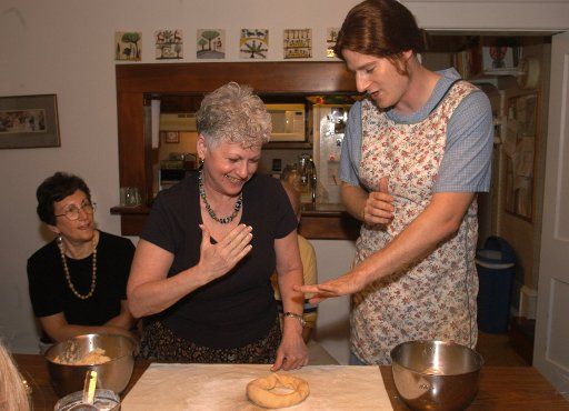 KRT FOOD STORY SLUGGED: KNISHPLAY KRT PHOTO BY REBECCA BARGER\/PHILADELPHIA INQUIRER (September 29) David Wise in his character of Mrs. Grabel, right, helps Sherry Sterling-Holt prepare knishes in Philadelphia, Pennsylvania, in August 2003. Wise visits...