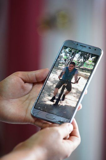 Silvia Lorena Abrego Hernandez shows a photo of her husband on her phone, on May 28, 2020, in Tijuana, Mexico. (Alejandro Tamayo\/San Diego Union Tribune\/TNS