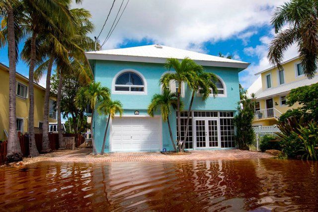 A house sits just above flood waters during flooding due to Hurricane Ian at Stillwright Point in Key Largo, Florida, on Thursday, Sept. 29, 2022. (Daniel A. Varela\/Miami Herald\/TNS
