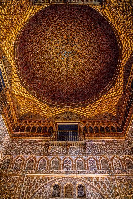 Cedar stalactite dome in the Salón de los Embajadores, Hall of Envoys, Alcázar, Seville, Seville, Andalusia, Spain