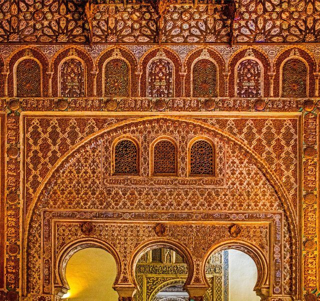 Horseshoe Arch in the Salón de los Embajadores, Hall of Envoys, Alcázar, Seville, Seville, Andalusia, Spain