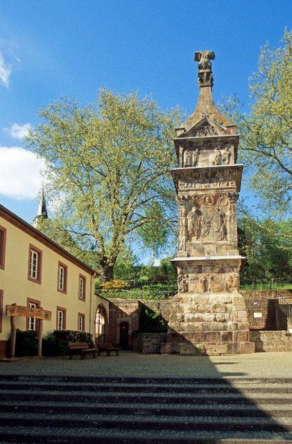 Pillar monument Igeler Säule, funerary monument, 250 AD, by Lucius Secundinius Aventinus and Lucius Secundinius Securus, Igel an der Moselle, Rhineland-Palatinate, Germany