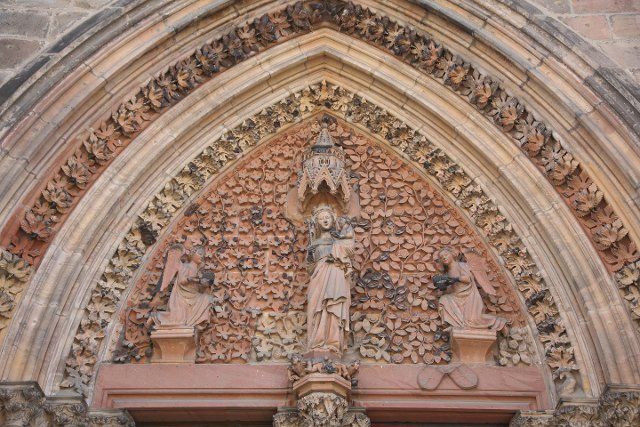 Tympanum with Madonna figure and two angels, floral, decoration, Elisabethkirche, Marburg, Hesse, Germany