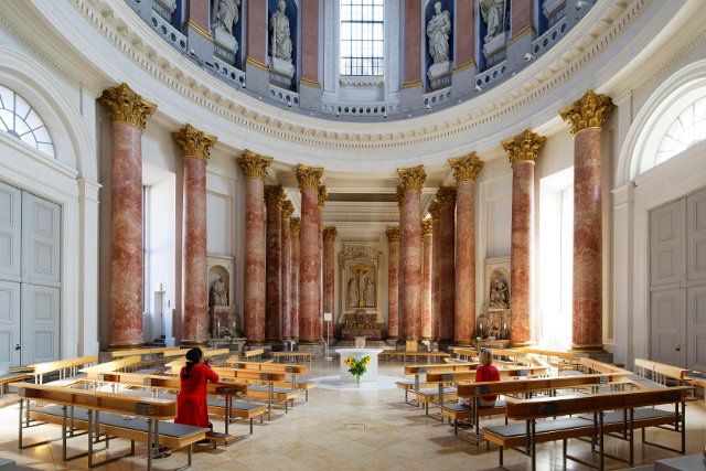 Round building with (50 metre) high dome on 40 columns and statues of the twelve apostles, Parish Church of St. Elisabeth, Classicism, completed 1903, Jacobsplatz, Sebald Old Town, Nuremberg, Middle Franconia, Franconia, Bavaria, Germany