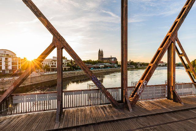 Historic lift bridge and Magdeburg Cathedral at sunset, Elbe, Magdeburg, Saxony-Anhalt, Germany