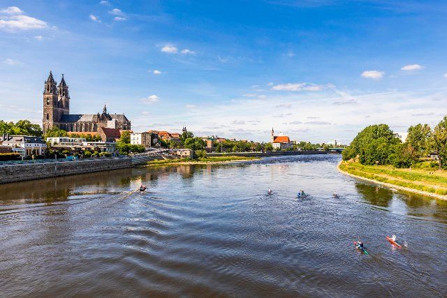 Magdeburg Cathedral and canoeists on the Elbe, Magdeburg, Saxony-Anhalt, Germany