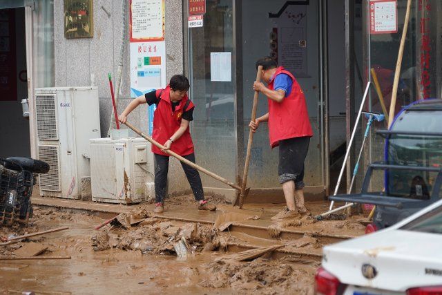 **CHINESE MAINLAND, HONG KONG, MACAU AND TAIWAN OUT** Rescue team are busy cleaning up streets after the torrential rainfall in Mihe Town of Gongyi City, central China\